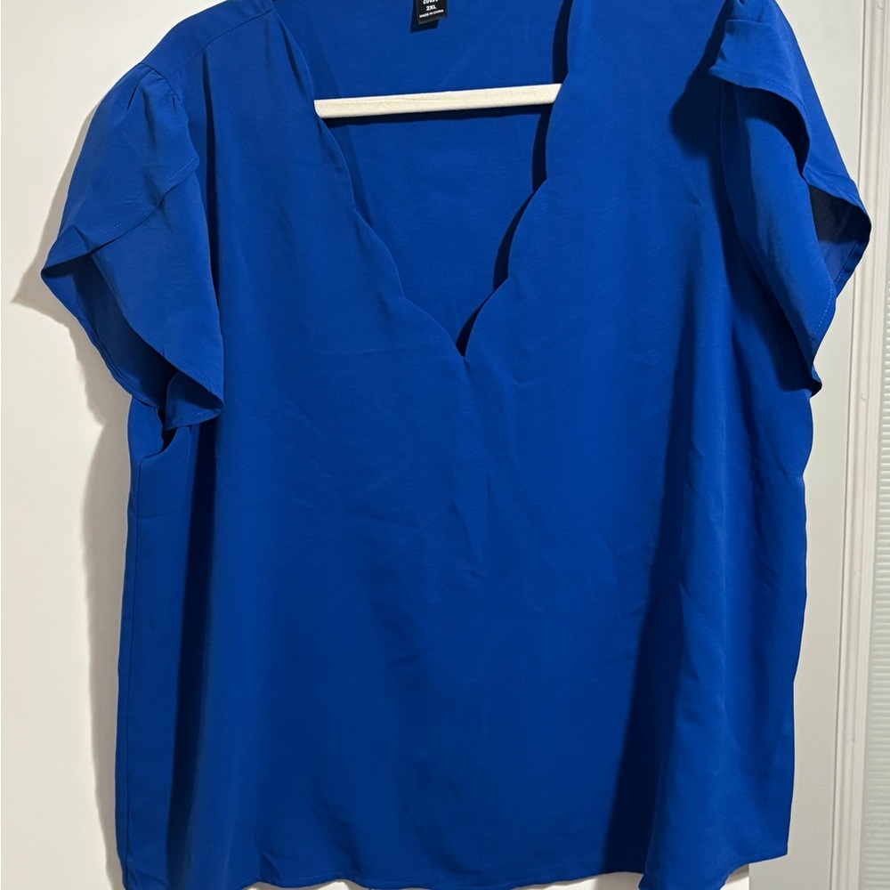 SHEIN Blue Flutter Sleeve Boxy Blouse